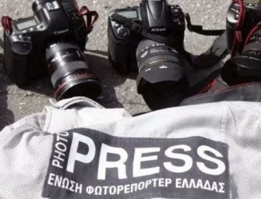 Η Ένωση Φωτορεπόρτερ καταγγέλλει: Προσχεδιασμένη η επίθεση - Είχαν φωτογραφίες τους